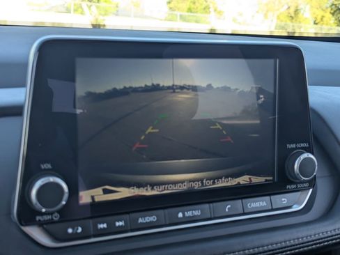 Certified 2025 Nissan Rogue SV image 23