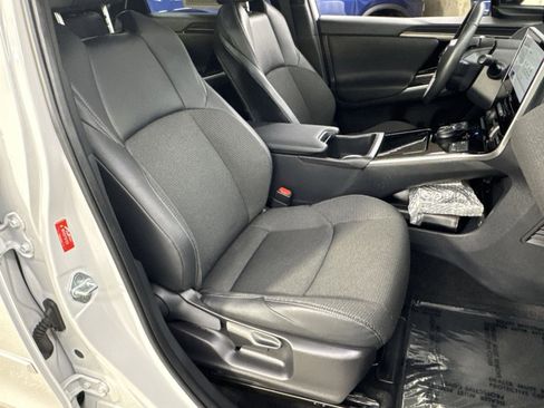 Used 2023 Toyota bZ4X XLE image 32