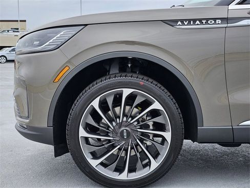 New 2025 Lincoln Aviator Reserve w/ Equipment Group 201A image 9
