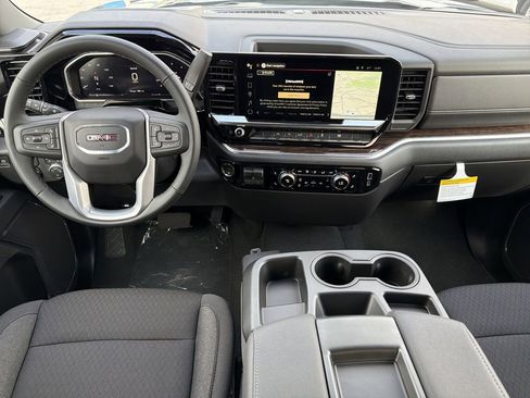 New 2026 GMC Sierra 1500 SLE image 2