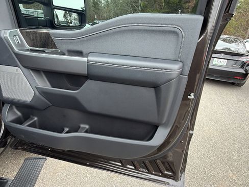 Used 2025 Ford F250 Lariat w/ Chrome Package image 18