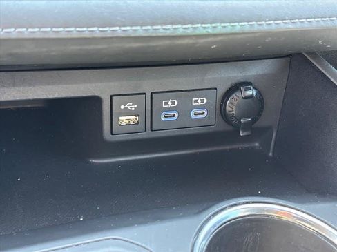 Used 2022 Toyota Highlander XLE AWD/4WD image 15