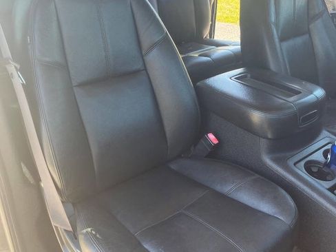 Used 2011 Chevrolet Avalanche LT image 13