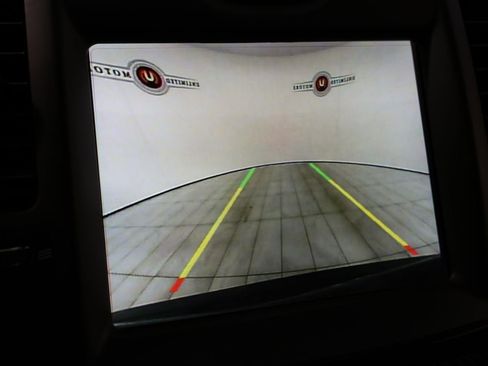 Used 2023 Chrysler 300 C RWD image 7