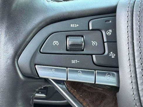 Used 2024 Cadillac Escalade ESV Premium Luxury Platinum image 21