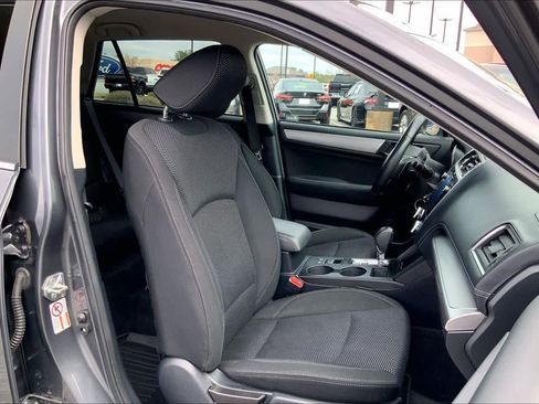 Used 2019 Subaru Outback 2.5i Premium image 9