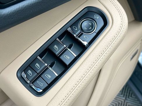 Used 2026 Porsche Macan AWD/4WD image 24