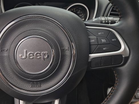 Used 2018 Jeep Compass Latitude image 21