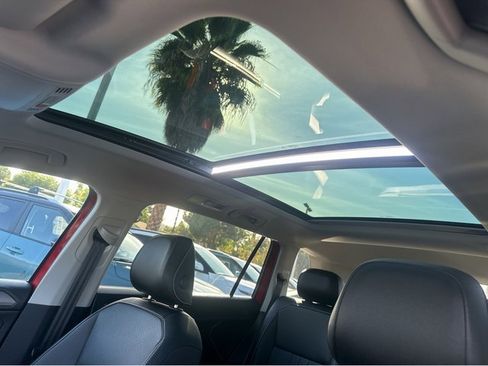 Used 2022 Volkswagen Tiguan SE image 4