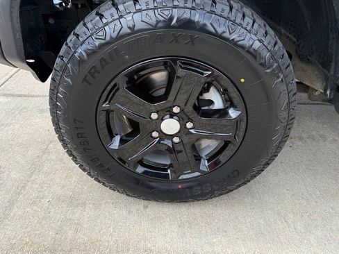 Used 2019 Jeep Wrangler Sport AWD/4WD image 13