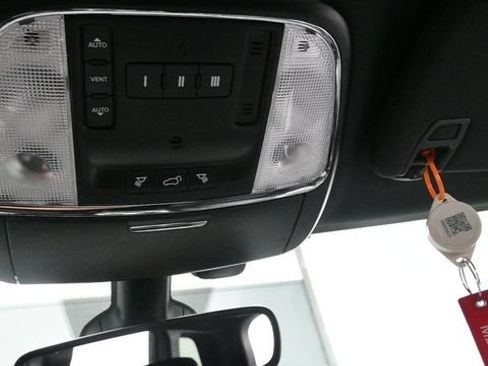 Used 2020 Jeep Grand Cherokee Limited AWD/4WD image 14