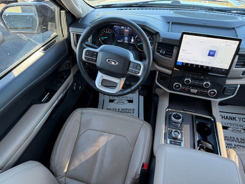 Used 2024 Ford Expedition Limited AWD/4WD image 17