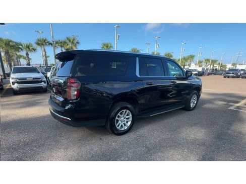 Used 2024 Chevrolet Suburban LT AWD/4WD image 2