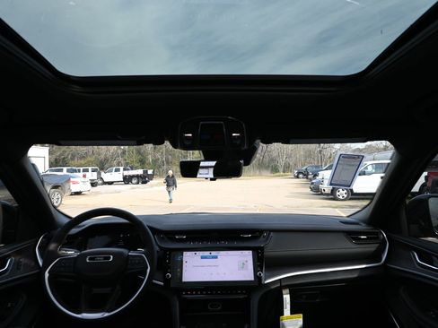 New 2026 Jeep Grand Cherokee Limited image 18