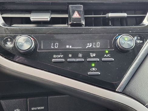 Used 2023 Toyota Camry SE image 18