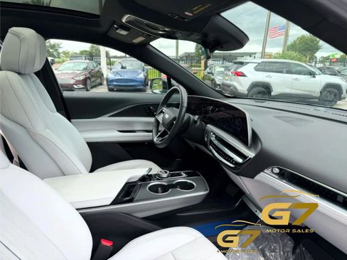 Used 2024 Cadillac Lyriq Luxury RWD image 12
