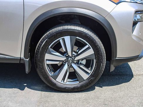 Used 2025 Nissan Rogue SL w/ SL Premium Package image 11