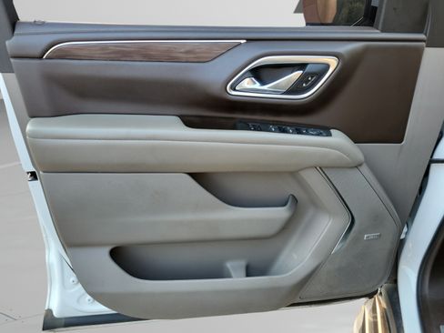Used 2021 Chevrolet Suburban LT RWD image 19