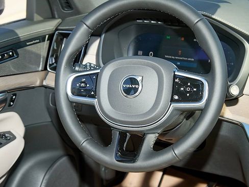 New 2026 Volvo XC90 T8 Plus w/ Protection Package Premier image 25