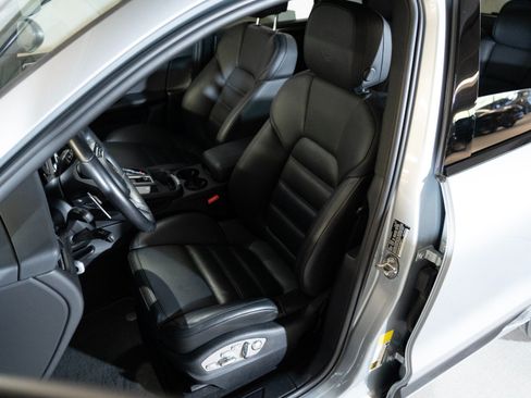Certified 2023 Porsche Macan AWD/4WD image 5