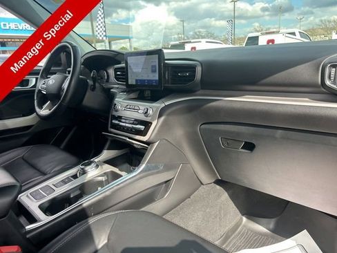Used 2022 Ford Explorer XLT w/ Equipment Group 202A RWD image 33