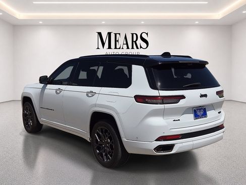 Used 2023 Jeep Grand Cherokee L Summit w/ Advanced Protech Group IV AWD/4WD image 3