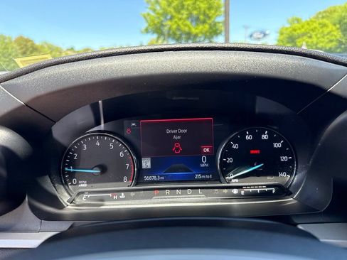 Used 2022 Ford Explorer XLT w/ Equipment Group 202A AWD/4WD image 13