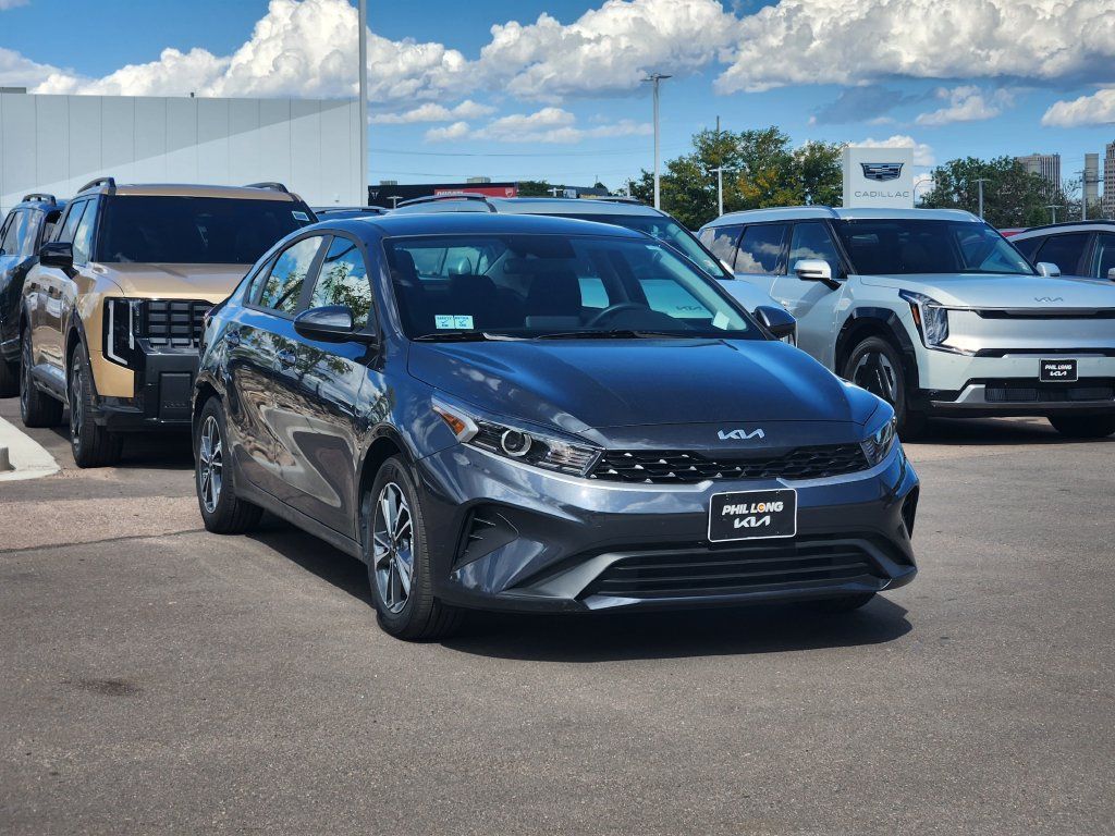 Used 2024 Kia Forte LXS FWD image 3