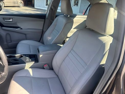 Used 2015 Toyota Camry XLE w/ Moonroof Package FWD image 21