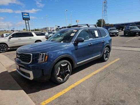 Used 2025 Kia Telluride S image 8