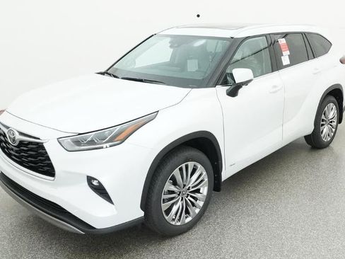 New 2026 Toyota Highlander Platinum AWD/4WD image 1
