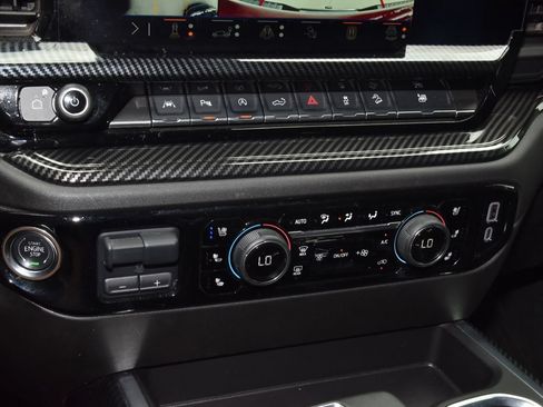 Used 2025 Chevrolet Silverado 1500 LTZ AWD/4WD image 30