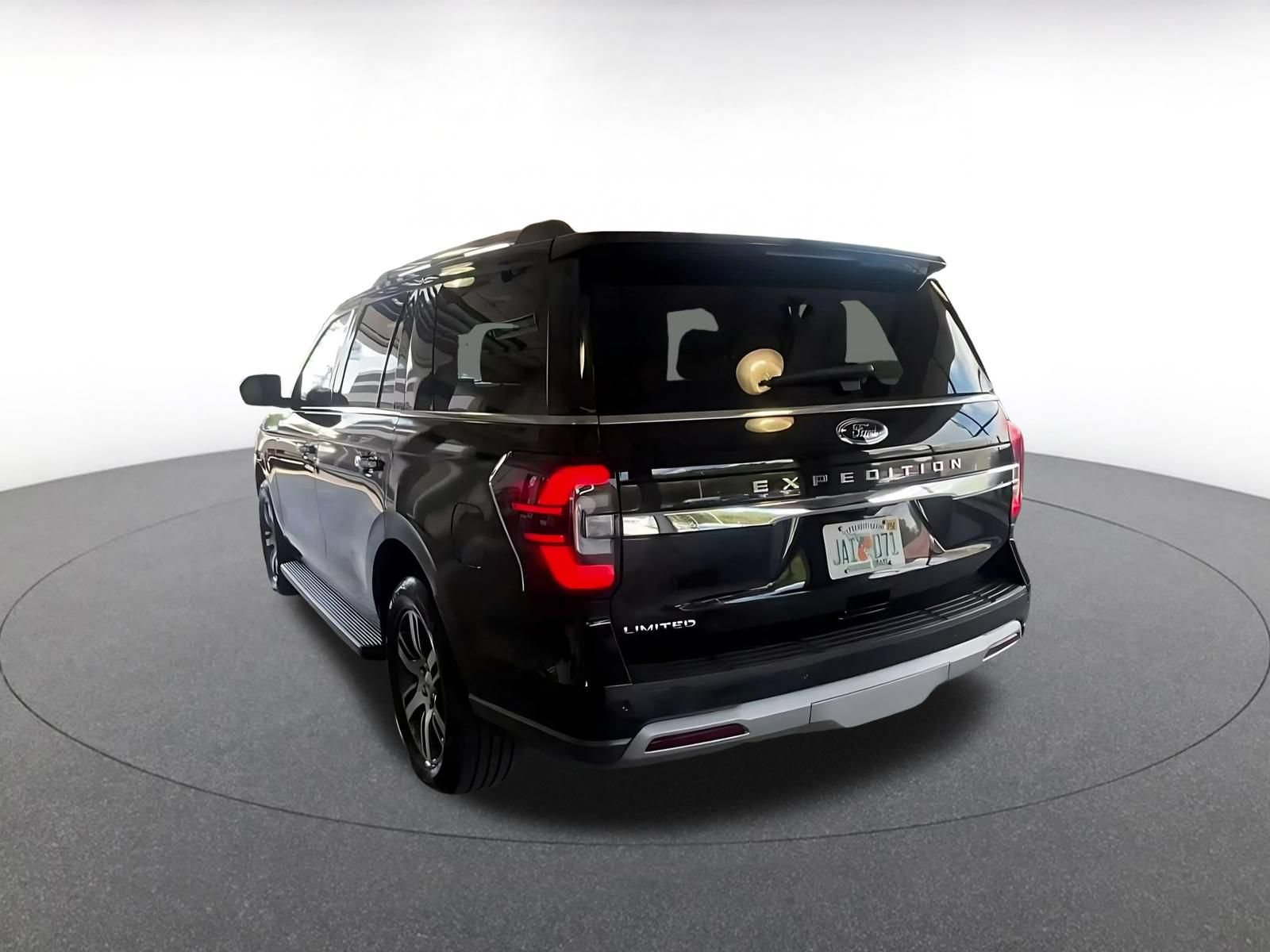 Used 2024 Ford Expedition Limited RWD image 10