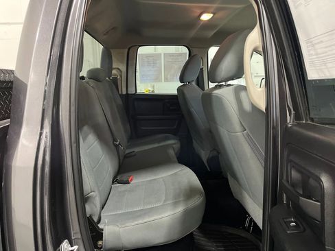 Used 2018 RAM 1500 ST w/ SXT Appearance Group image 32