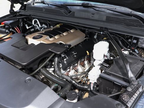 Used 2019 Cadillac Escalade Platinum image 12