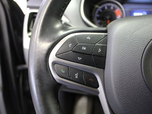 Used 2019 Jeep Cherokee Limited AWD/4WD image 9