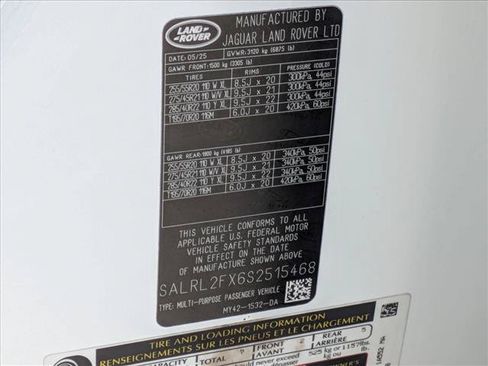 Certified 2025 Land Rover Discovery Dynamic SE AWD/4WD image 27
