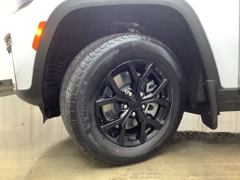 New 2026 Jeep Grand Cherokee L 4WD image 29
