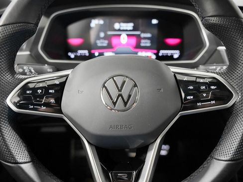 Used 2024 Volkswagen Tiguan SE R-Line AWD/4WD image 12