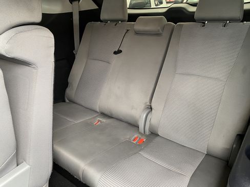Used 2020 Toyota Highlander L FWD image 15