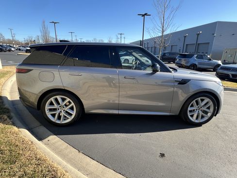 Certified 2025 Land Rover Range Rover Sport Dynamic SE image 8