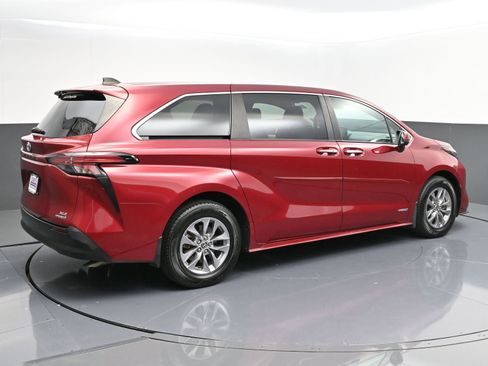 Used 2021 Toyota Sienna XLE image 58