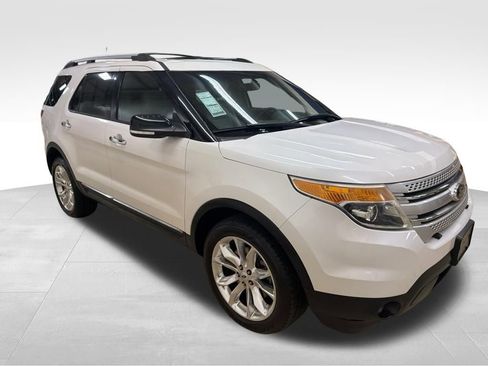 Used 2014 Ford Explorer XLT w/ Equipment Group 202A image 6