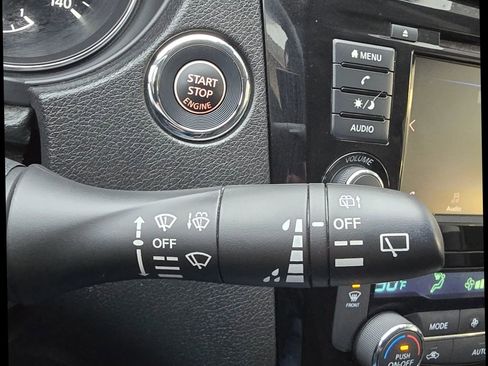 Used 2020 Nissan Rogue SV image 22