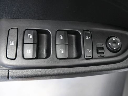 Certified 2025 Hyundai Venue SE image 24