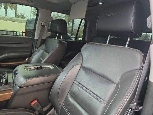 Used 2019 GMC Yukon Denali w/ Denali Ultimate Package image 17