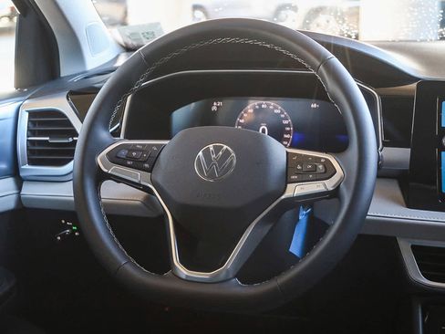New 2025 Volkswagen Taos SE w/ Panoramic Sunroof Package FWD image 14