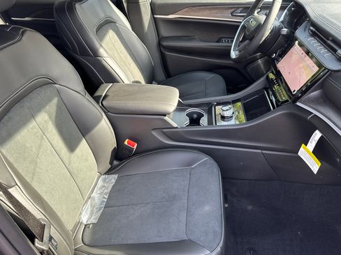 New 2026 Jeep Grand Cherokee Altitude RWD image 15