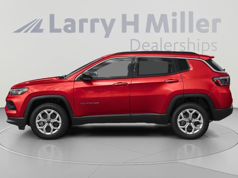 Certified 2025 Jeep Compass Limited AWD/4WD image 6