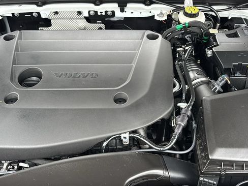 Certified 2026 Volvo XC40 B5 Plus AWD/4WD image 32